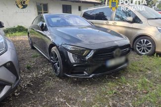 Prahova: Autoturisme de lux, bani, bancnote contrafăcute și chei de mașini, ridicate în urma a zeci de percheziții