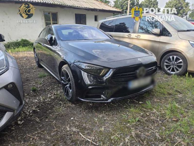 Prahova: Autoturisme de lux, bani, bancnote contrafăcute și chei de mașini, ridicate în urma a zeci de percheziții