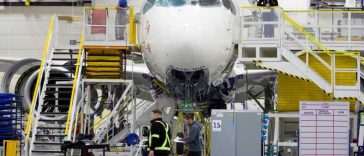 Reuters: Airbus ar putea amâna lansarea versiunii mai mari a aeronavei A220
