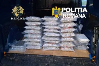 DIICOT: Un ucrainean și un român, reținuți după ce au introdus în țară canabis și cocaină