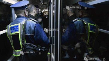 Bistrița-Năsăud: Mai multe persoane, reținute după ce au făcut scandal și au aruncat cu pietre într-un tren