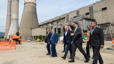 Bolojan, în vizită la centrala Mintia: Vor începe testele de interconectare dintre centrală și stația electrică