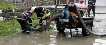 Vrancea: Pompierii intervin în Focșani și în mai multe localități, în urma precipitațiilor abundente