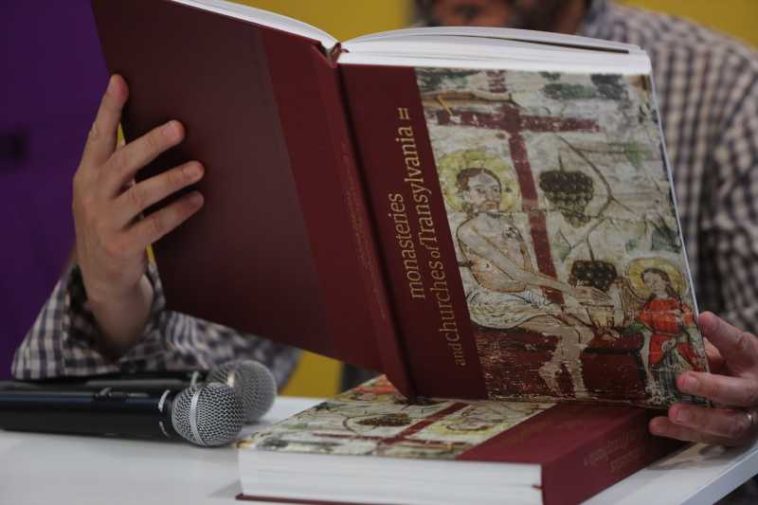 Un volum dedicat patrimoniului monastic din Transilvania – lansat la Bookfest