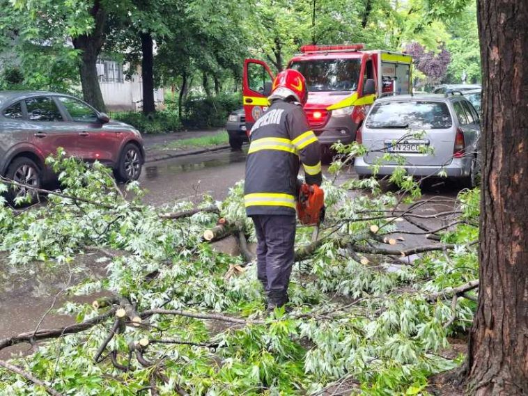 DSU: Fenomenele meteo au produs efecte în 29 de localități din 10 județe și în București