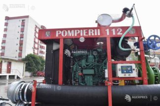 Harghita: Demisol inundat la un supermarket din Toplița; pompierii intervin pentru evacuarea apei