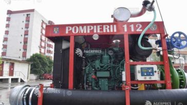 Harghita: Demisol inundat la un supermarket din Toplița; pompierii intervin pentru evacuarea apei