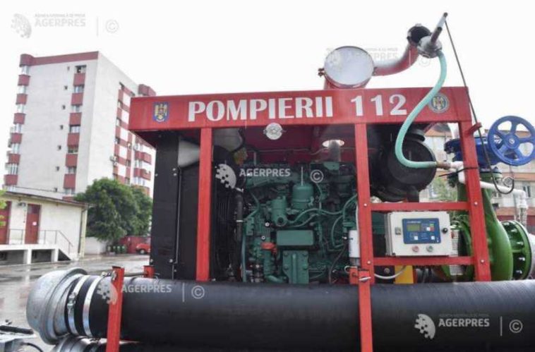 Harghita: Demisol inundat la un supermarket din Toplița; pompierii intervin pentru evacuarea apei