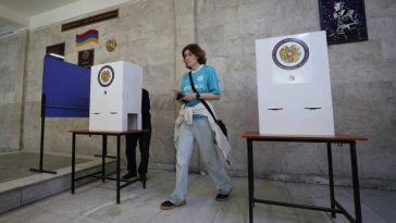 Armenii ies la vot pentru alegeri legislative