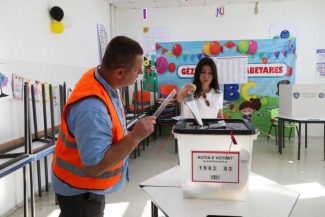 Kosovo: Alegeri legislative anticipate, al treilea scrutin într-un an și jumătate