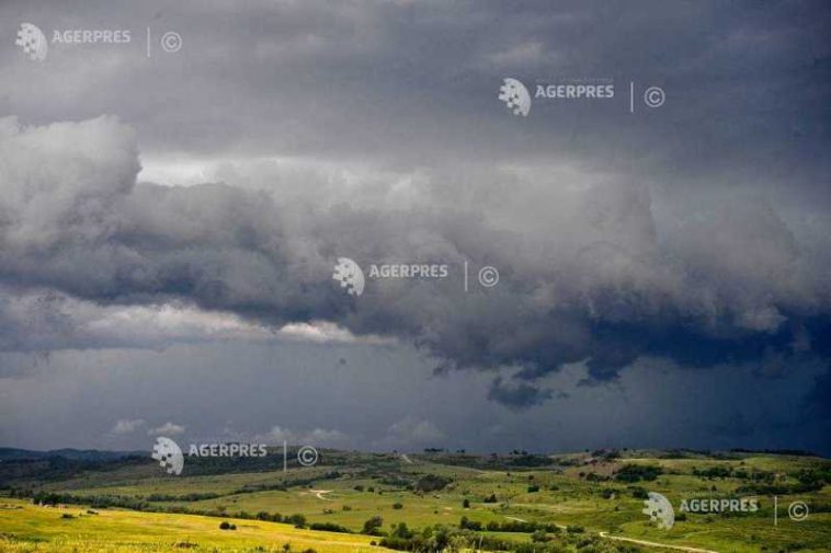 Cod galben de instabilitate atmosferică și averse însemnate cantitativ în jumătate de țară, pe parcursul zilei de duminică