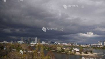 ANM: Vreme instabilă în București duminică și luni; averse, descărcări electrice și intensificări ale vântului