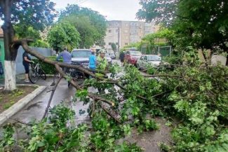 Constanța: Intervenții pe mai multe străzi afectate de ape pluviale, în urma ploilor (GALERIE FOTO)