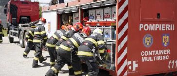 Vrancea: Persoana surprinsă de viitură la Obrejița a fost salvată de pompierii militari