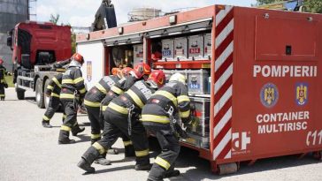 Vrancea: Persoana surprinsă de viitură la Obrejița a fost salvată de pompierii militari