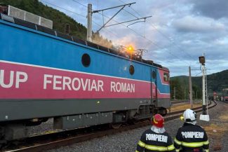 Prahova: Incendiu în gara Sinaia la locomotiva unui tren care transporta motorină