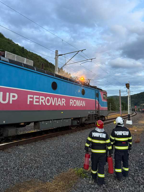 Prahova: Incendiu în gara Sinaia la locomotiva unui tren care transporta motorină