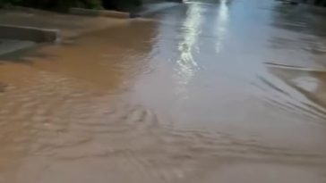 VIDEO Vrancea: Zeci de persoane evacuate din localitatea Bogza după creșterea debitului râului Slimnic