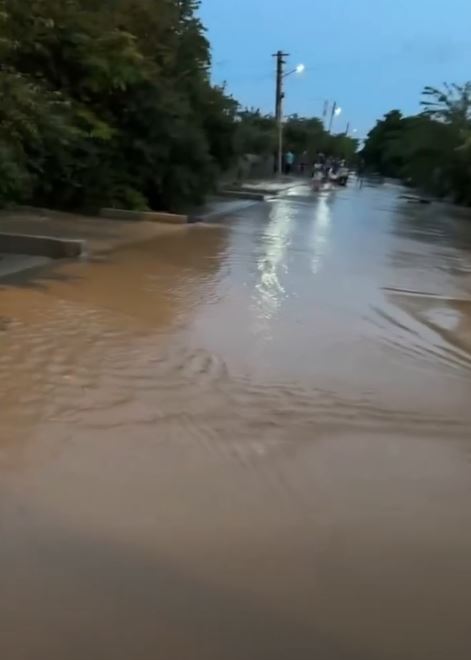 VIDEO Vrancea: Zeci de persoane evacuate din localitatea Bogza după creșterea debitului râului Slimnic