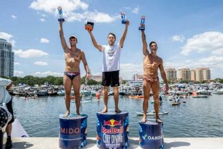 VIDEO Sărituri de la mare înălțime: Constantin Popovici, clasat pe podium în Florida, în Seria Cliff Diving