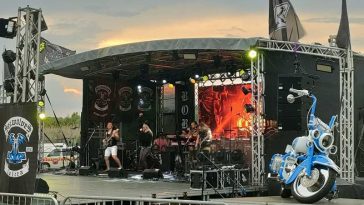 REPORTAJ Tulcea: Bragă, storceag și rock – atracțiile festivalului Seawolves Delta Fest din Satul pescăresc