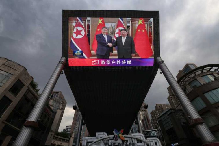 Xi îndeamnă la consolidarea schimburilor diplomatice și militare în cadrul summitului său cu Kim Jong-Un