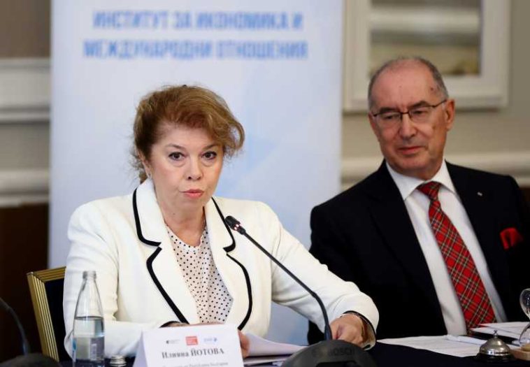 BTA/ Președinta Bulgariei se opune ideii ca Marea Neagră să fie considerată doar o zonă militarizată