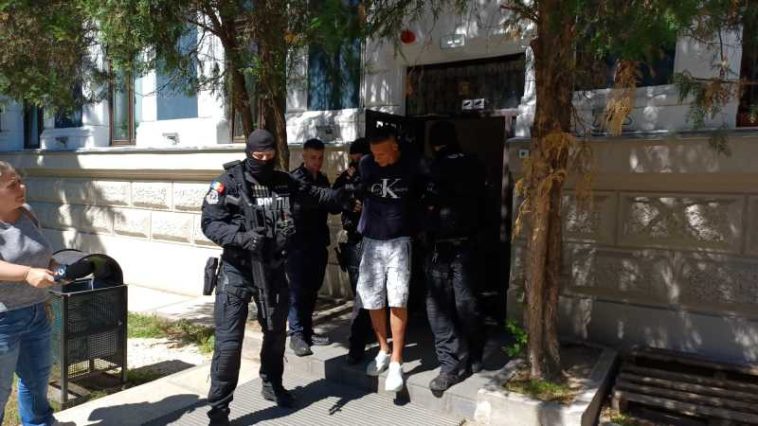 Hunedoara: Bărbatul care a tras cu arma la Lupeni – arestat preventiv pentru tentativă de omor calificat (FOTO/VIDEO)