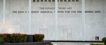 SUA: Centrul Kennedy elimină numele lui Trump de pe site-ul său