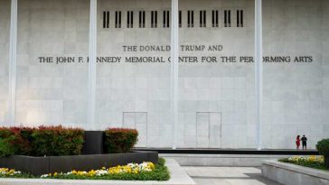 SUA: Centrul Kennedy elimină numele lui Trump de pe site-ul său