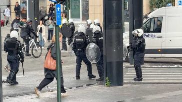 Belgia: Proteste ale tinerilor la Bruxelles au degenerat în violențe; poliția a intervenit cu gaze lacrimogene și tunuri cu apă