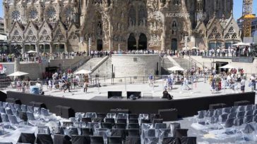 Papa Leon al XIV-lea a ajuns la Barcelona, în ajunul unei liturghii la Sagrada Familia