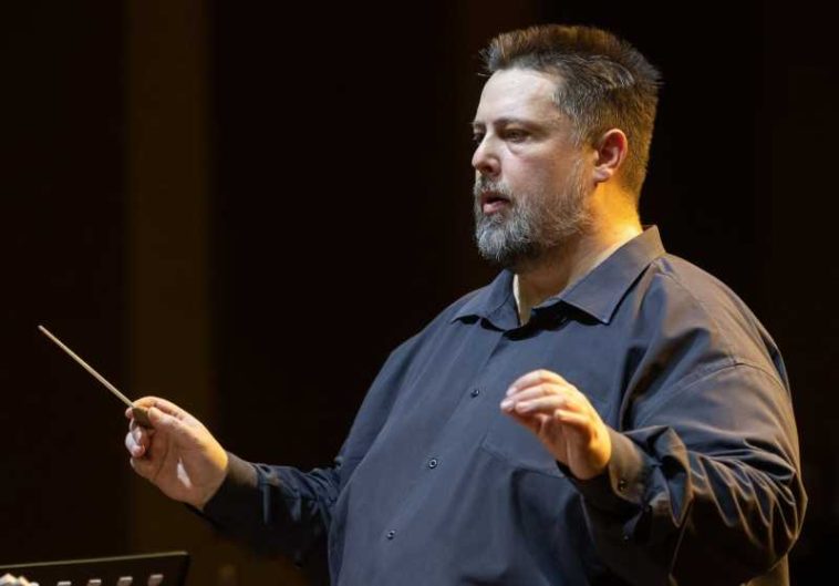 Mureș: Creatorul de proiecte artistice inovatoare Remus Grama, dirijorul Concertului extraordinar de închidere a stagiunii aniversare 75