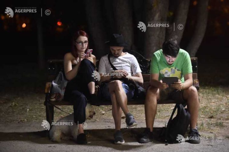 Smartphone-urile sunt asociate cu o scădere a ratei fertilității, sugerează două studii