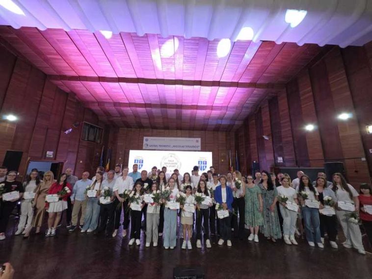Olt: Zeci de sportivi și antrenori care au obținut medalii în anul precedent, premiați la Gala Excelenței în Sport (GALERIE FOTO)