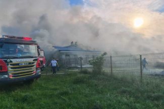 VIDEO Suceava: Incendiu la o fermă zootehnică din Milișăuți; au intervenit 11 echipaje de pompieri