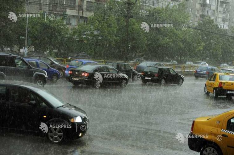 Averse și descărcări electrice miercuri după-amiaza, în București