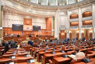 Camera Deputaților/Facilitățile la transport pentru veterani, văduve de război și pensionari, prelungite până la 31 decembrie