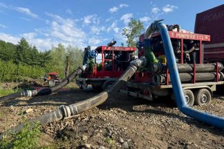 Prahova: Intervenție cu motopompe mari pentru asigurarea continuității alimentării cu apă a populației în zonele afectate de ploi