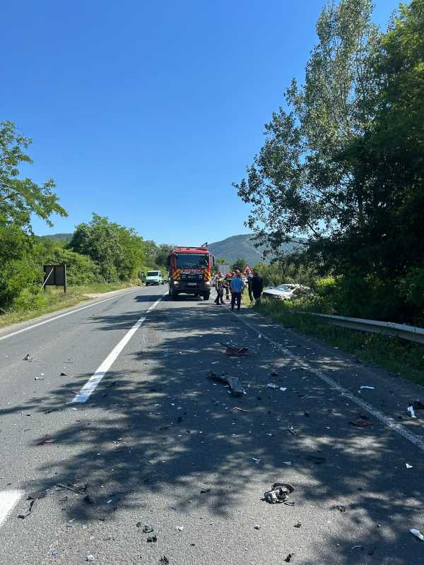 Caraș-Severin: O tânără a decedat, iar alte două persoane au fost rănite într-un accident la Mehadia