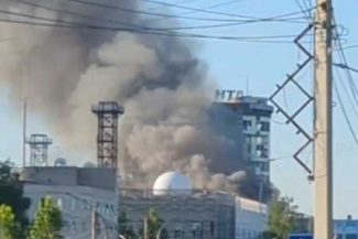 Un atac ucrainean cu drone a provocat un incendiu la o importantă rafinărie rusă; în Crimeea, amânarea distribuirii cupoanelor la benzina raționalizată