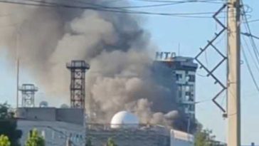 Un atac ucrainean cu drone a provocat un incendiu la o importantă rafinărie rusă; în Crimeea, amânarea distribuirii cupoanelor la benzina raționalizată