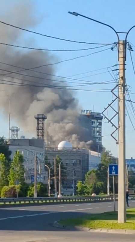 Un atac ucrainean cu drone a provocat un incendiu la o importantă rafinărie rusă; în Crimeea, amânarea distribuirii cupoanelor la benzina raționalizată