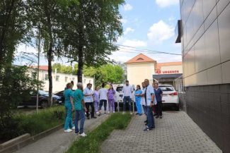 Protest salarizare/Sibiu: Angajații de la Medicină Legală au întrerupt spontan lucrul, nemulțumiți de posibila reducere a sporurilor salariale