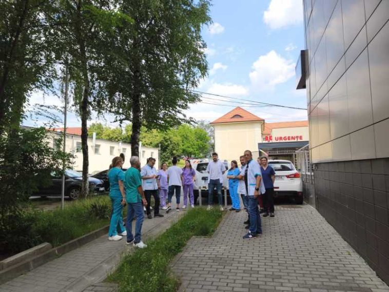 Protest salarizare/Sibiu: Angajații de la Medicină Legală au întrerupt spontan lucrul, nemulțumiți de posibila reducere a sporurilor salariale