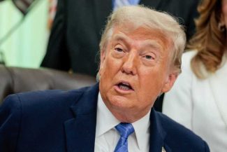 Trump amenință Iranul că îl va ataca ”foarte tare diseară” și îi va prelua în curând infrastructura de petrol și gaze