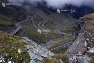 Codul portocaliu de averse și vijelii amână cu cîteva ore deschiderea circulației rutiere pe Transfăgărășan