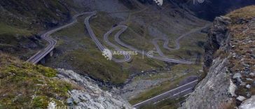 Codul portocaliu de averse și vijelii amână cu cîteva ore deschiderea circulației rutiere pe Transfăgărășan