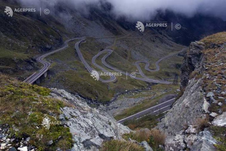 Codul portocaliu de averse și vijelii amână cu cîteva ore deschiderea circulației rutiere pe Transfăgărășan
