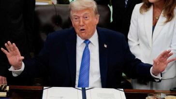 Trump îi avertizează pe kurzi că îi va ”ține minte” că au reținut armele destinate iranienilor pentru înlăturarea regimului de la Teheran